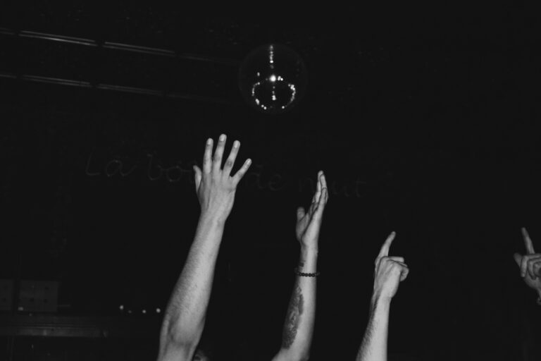 laurence-bl-1Xwyne-TV_0-unsplash